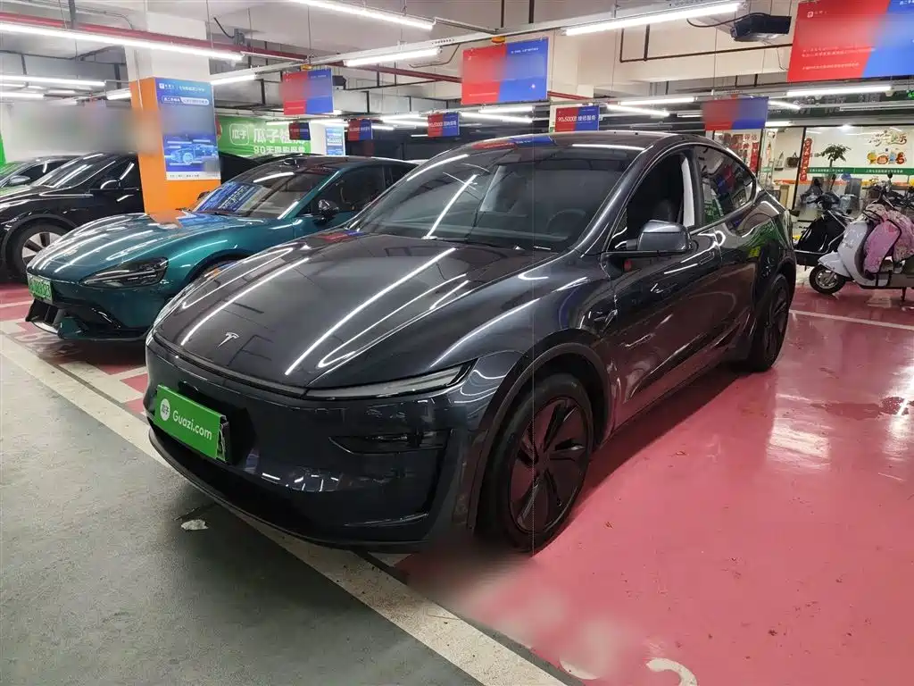 Tesla Model Y 2025