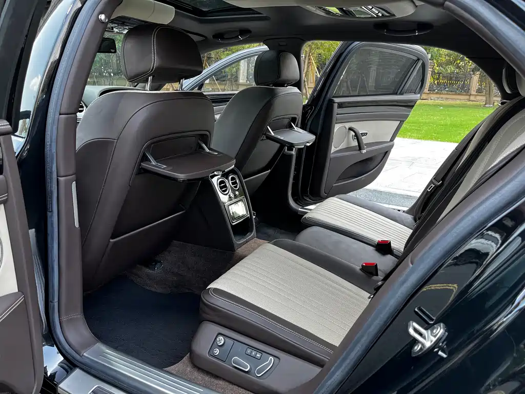 Bentley Flying Spur — миниатюра 8