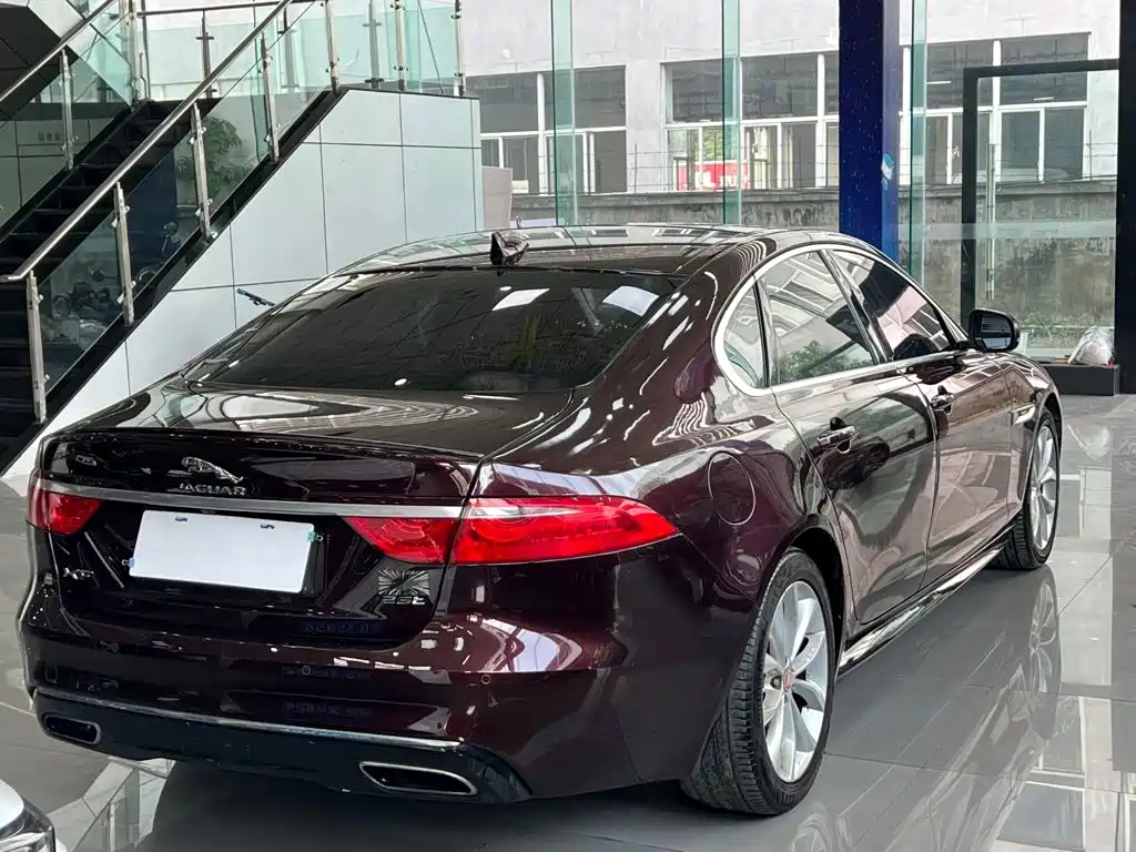 Jaguar XF — миниатюра 8