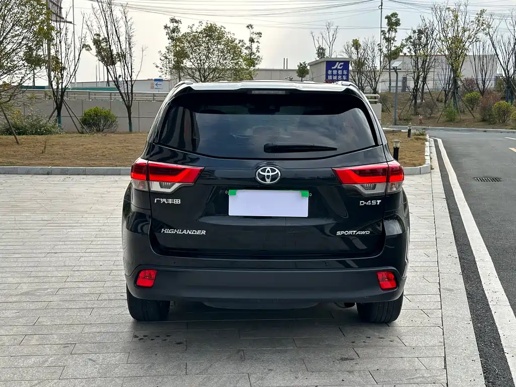 TOYOTA HIGHLANDER