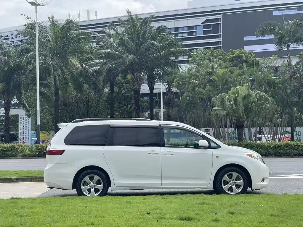 Toyota Sienna 2015 3.5L LE