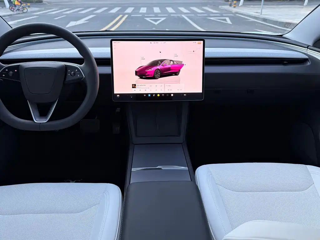 TESLA MODEL 3
