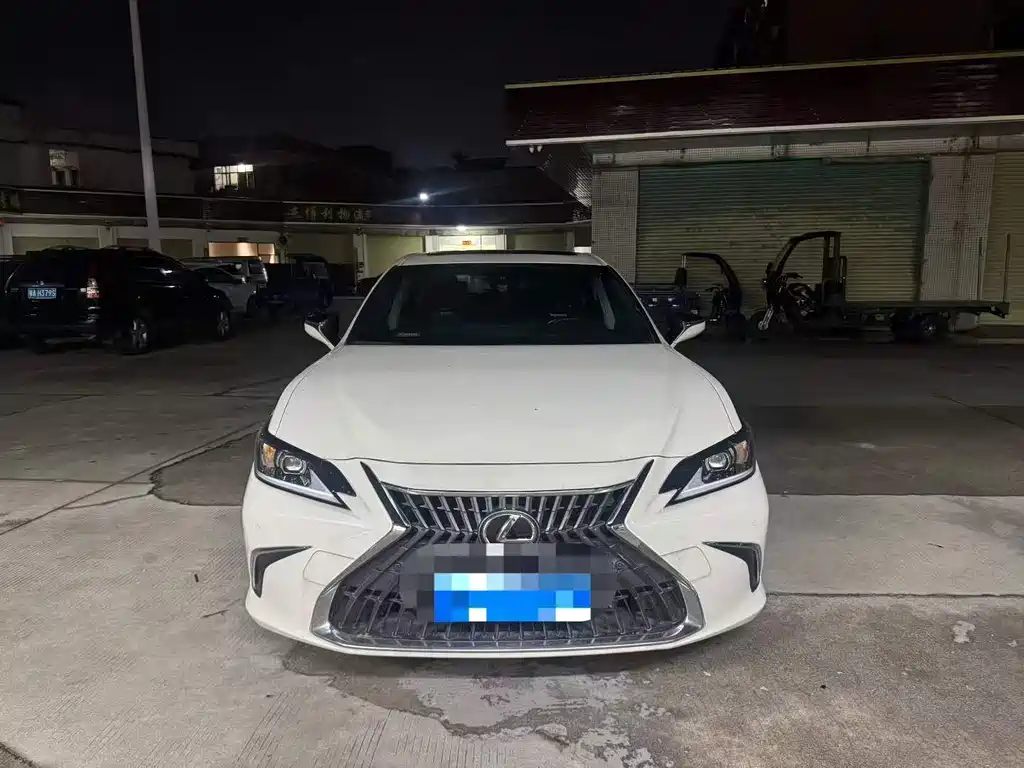 Lexus ES 2024