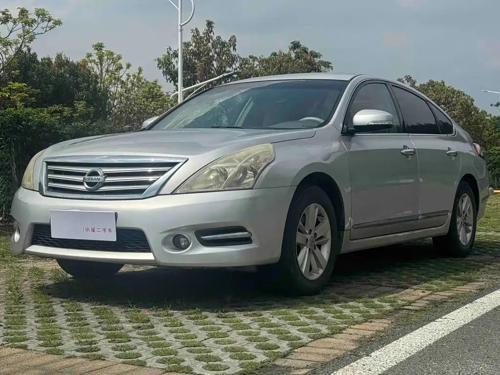 Nissan Altima 2011 2.0L XE Standard