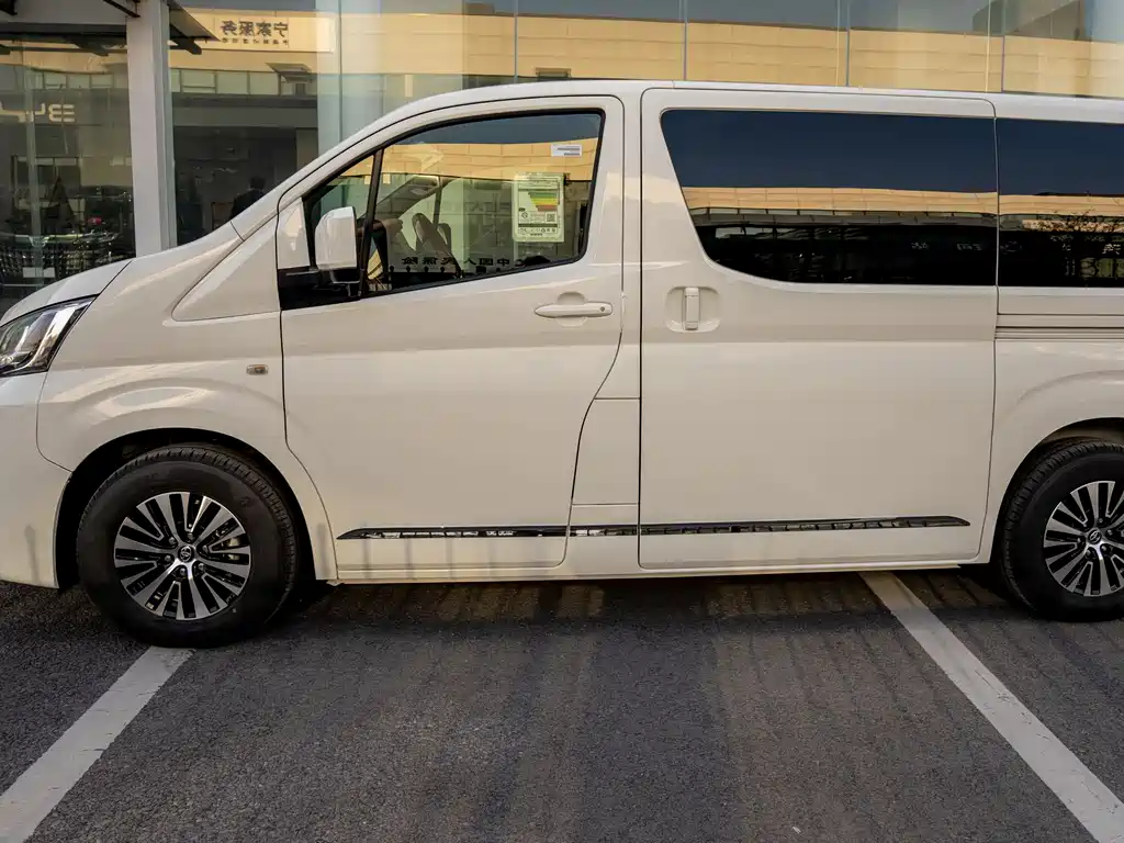 Toyota HiAce 2024 3.5L AT