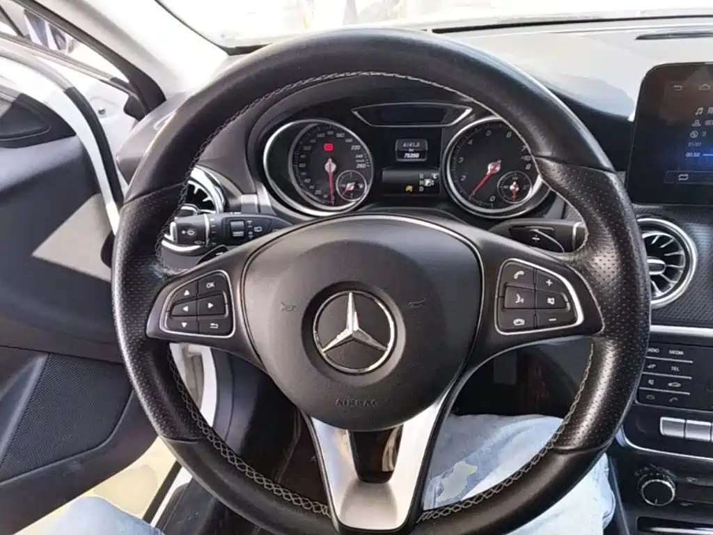 Mercedes-Benz GLA — миниатюра 11
