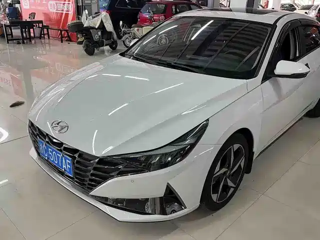 HYUNDAI ELANTRA