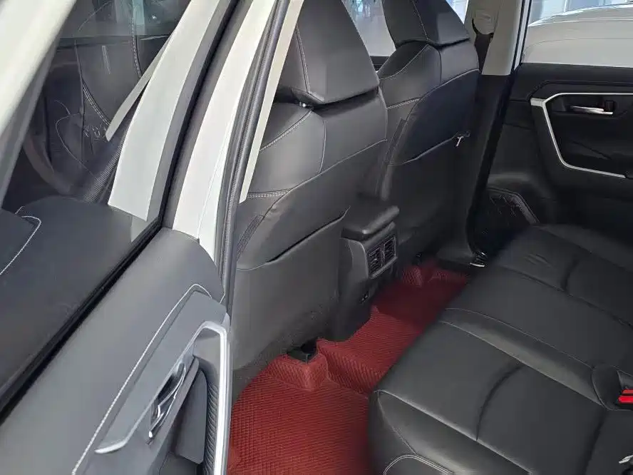 Toyota RAV4 — миниатюра 8
