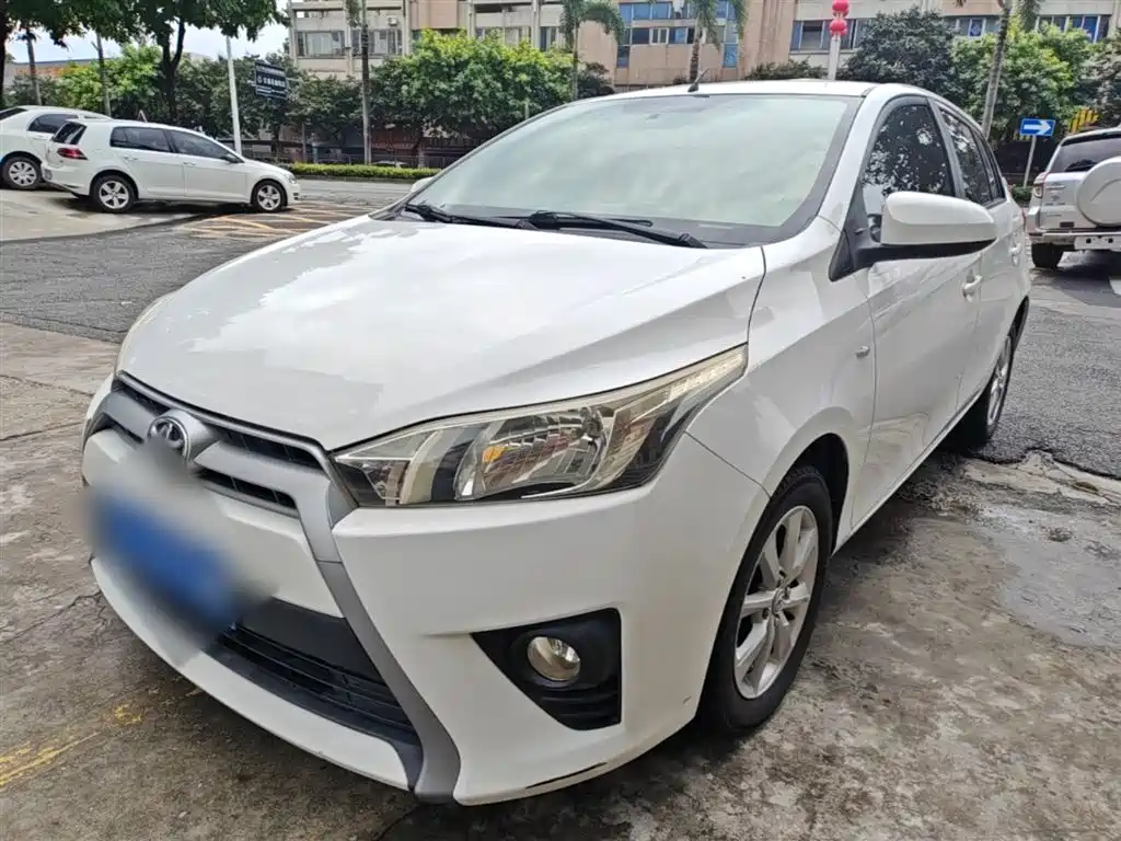 Toyota Yaris L 2014