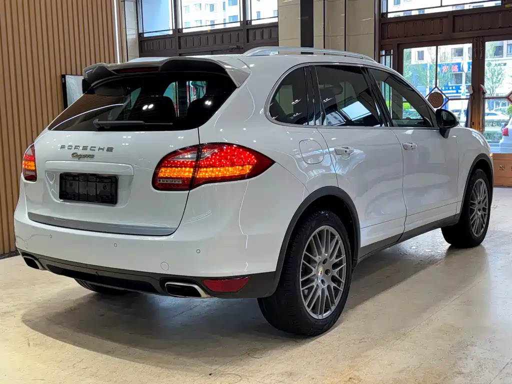 Porsche Cayenne 2014 Cayenne Platinum Edition 3.0T