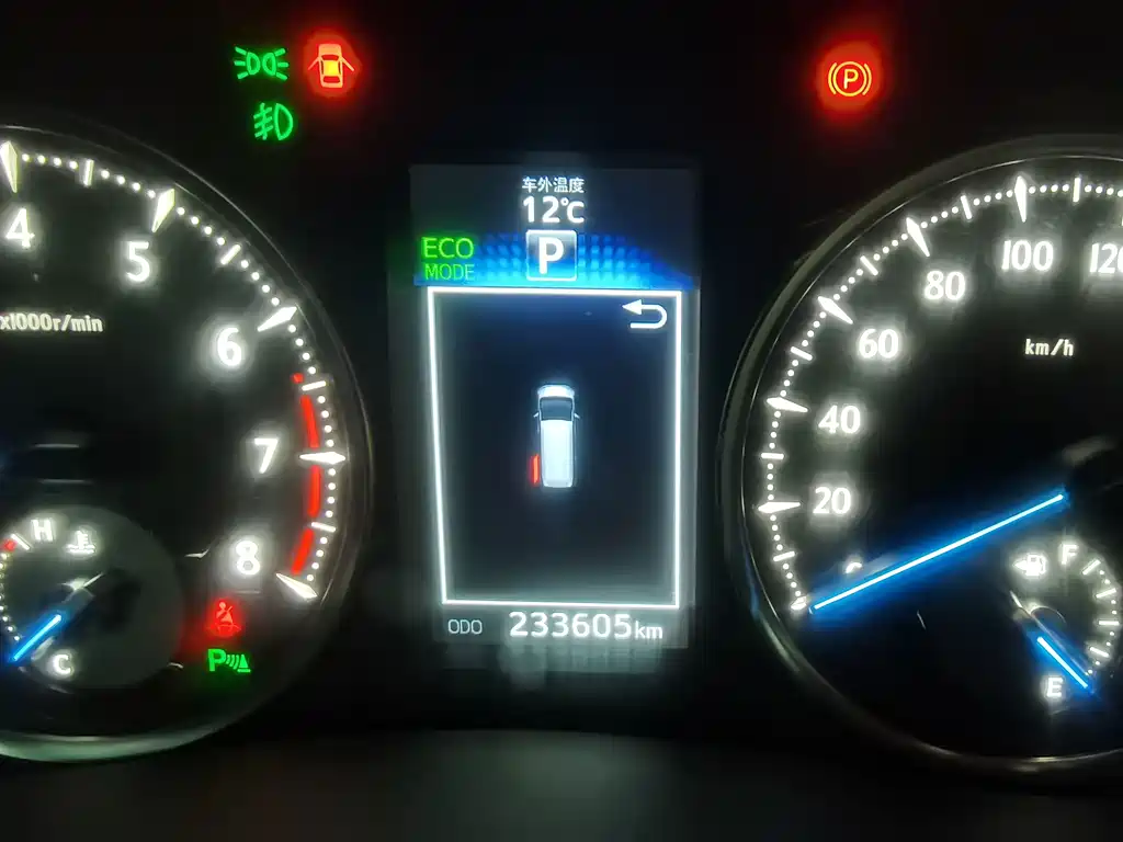 Toyota Alphard — миниатюра 13