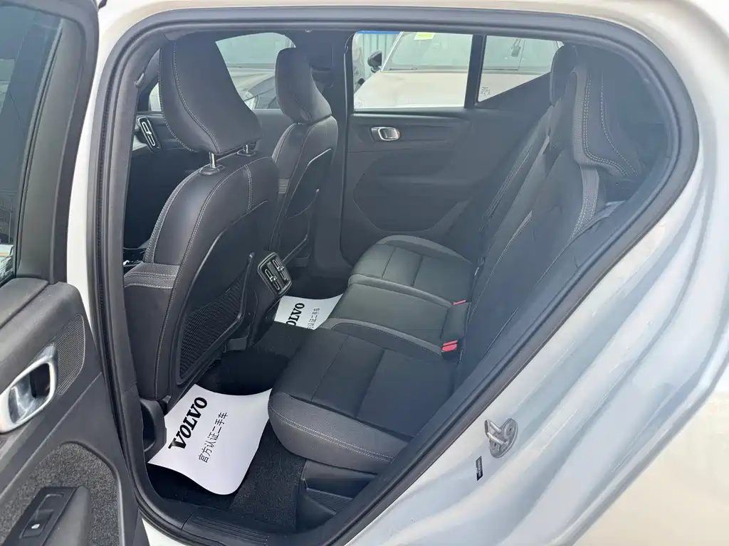 Volvo XC40 — миниатюра 4