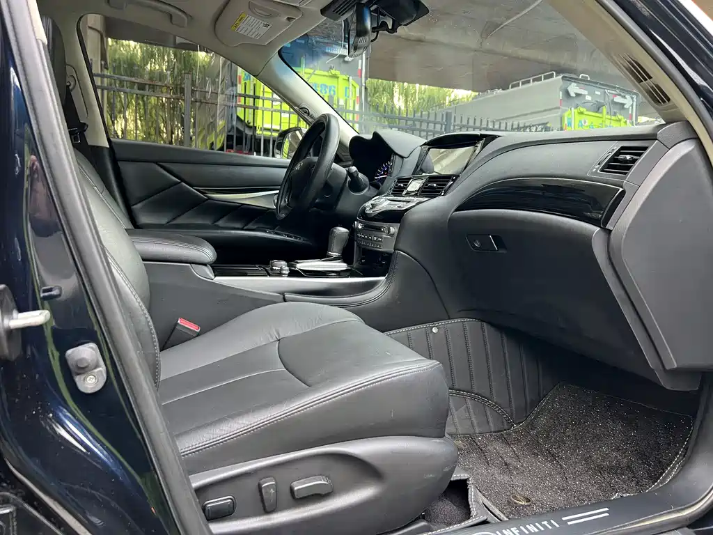 Infiniti Q70 — миниатюра 6