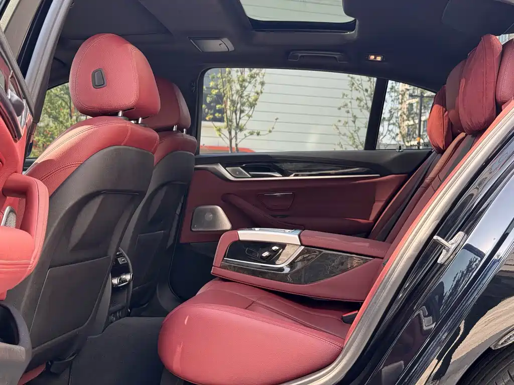 BMW 5 Series — миниатюра 5