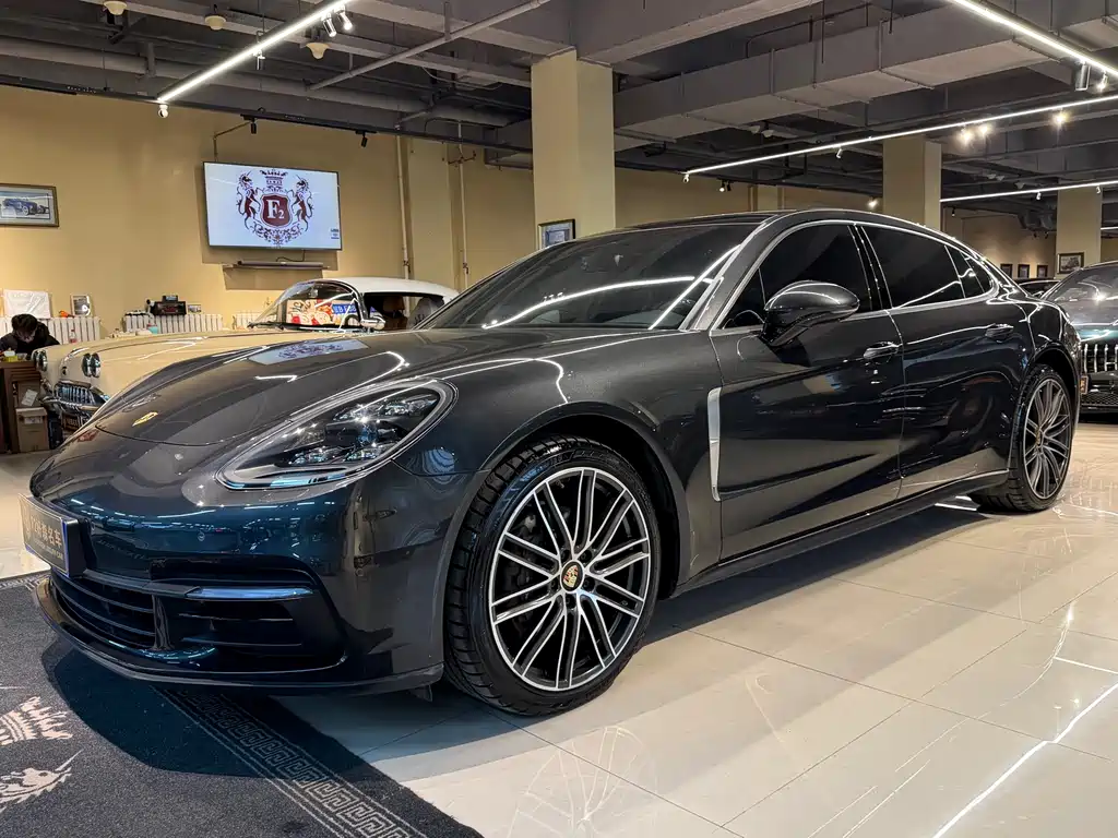 PORSCHE PANAMERA