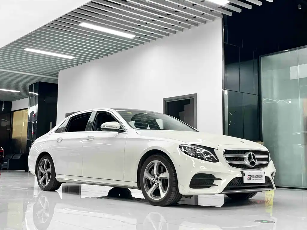 Mercedes-Benz E-Class — миниатюра 3