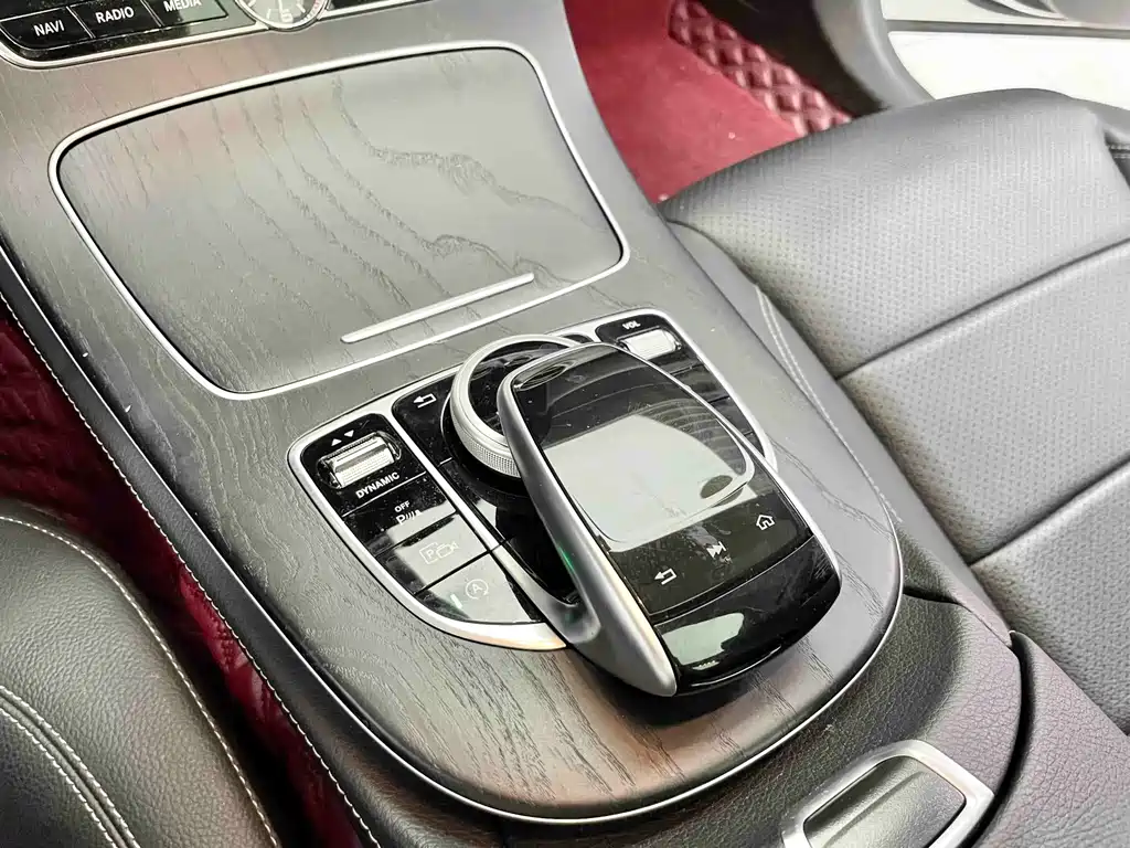 Mercedes-Benz E-Class — миниатюра 13