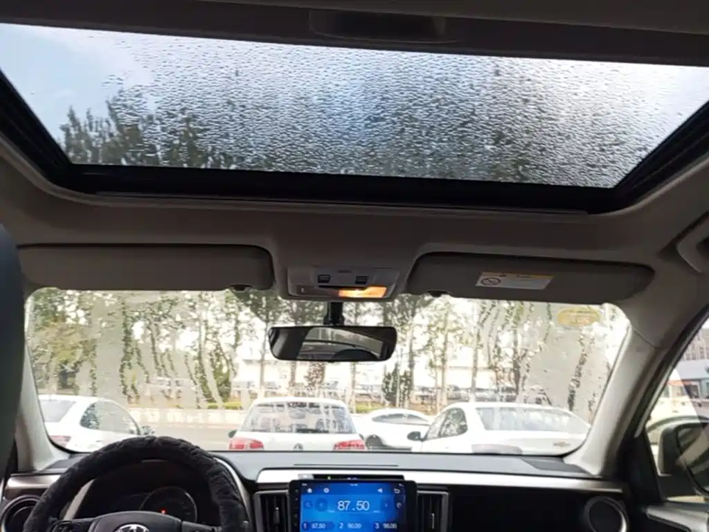 Toyota RAV4 — миниатюра 18