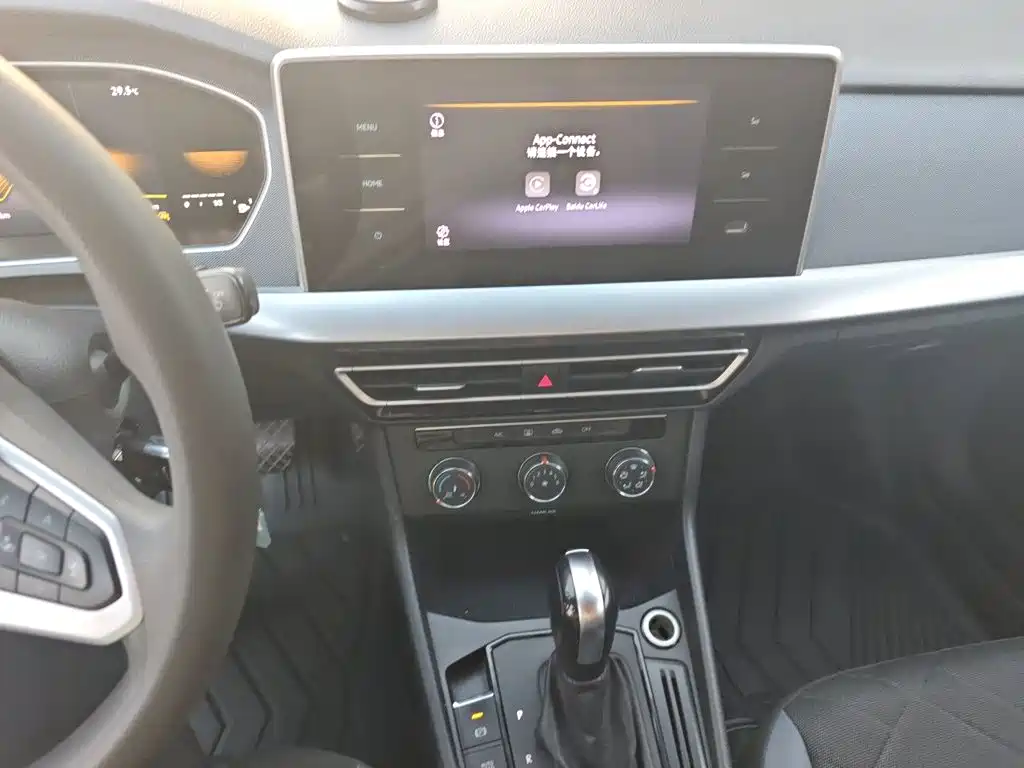 Volkswagen Lavida — миниатюра 6