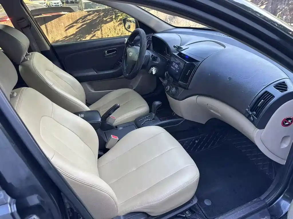 Hyundai Elantra 2011 1.6L AT Luxury