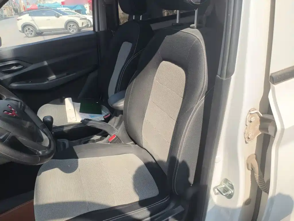 Wuling Hongguang — миниатюра 11