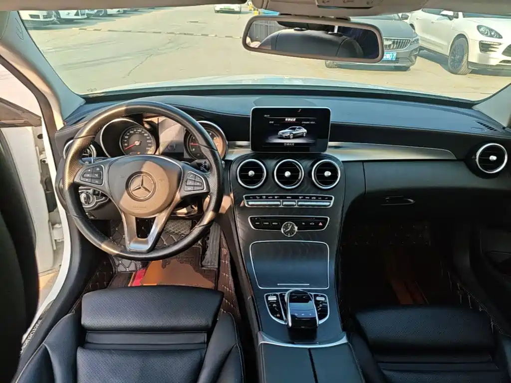Mercedes-Benz C-Class — миниатюра 10