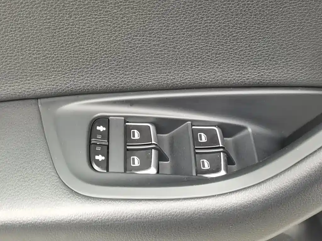 Audi A6L — миниатюра 9