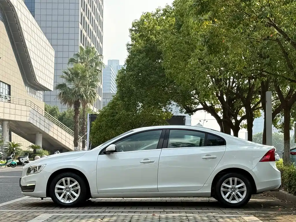 Volvo S60 — миниатюра 3