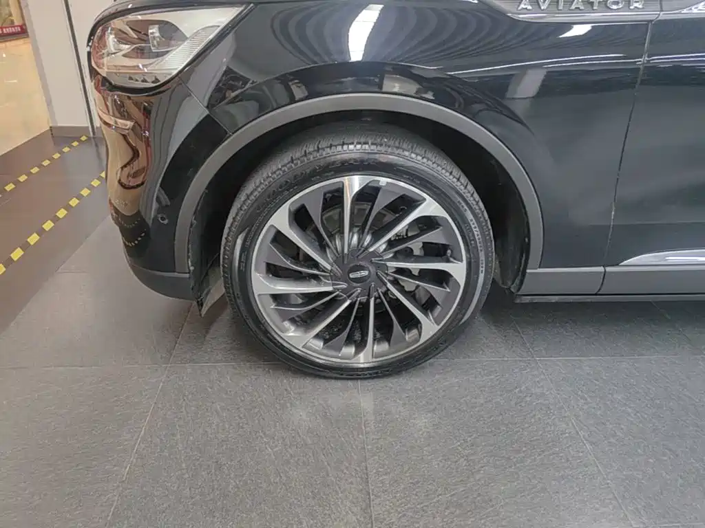 Lincoln Aviator — миниатюра 23
