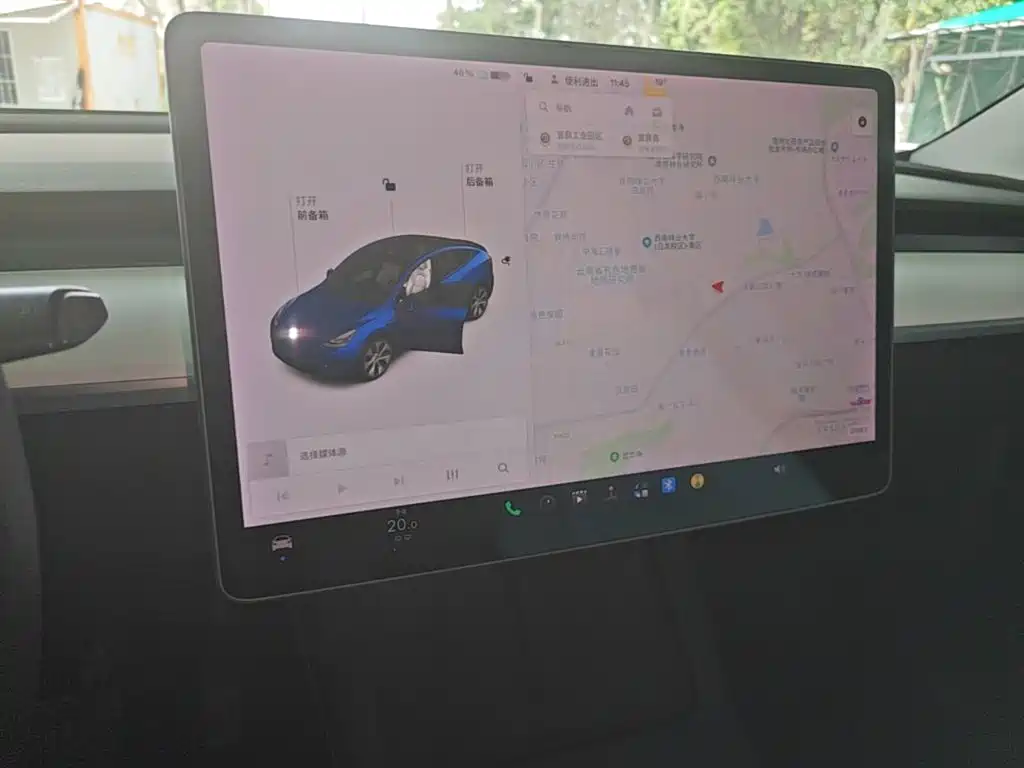 Tesla Model Y — миниатюра 13