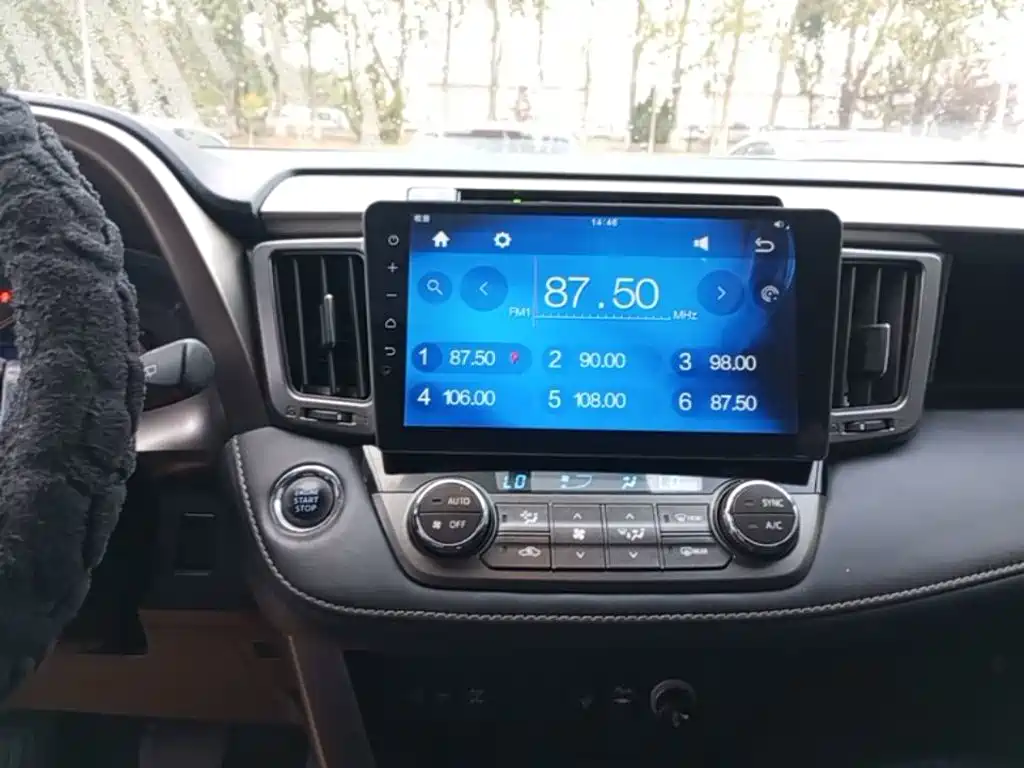 Toyota RAV4 — миниатюра 13