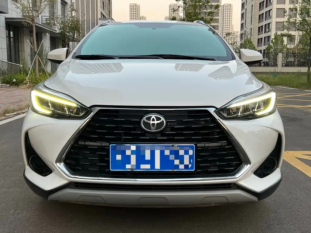 Toyota Yaris L — миниатюра 2