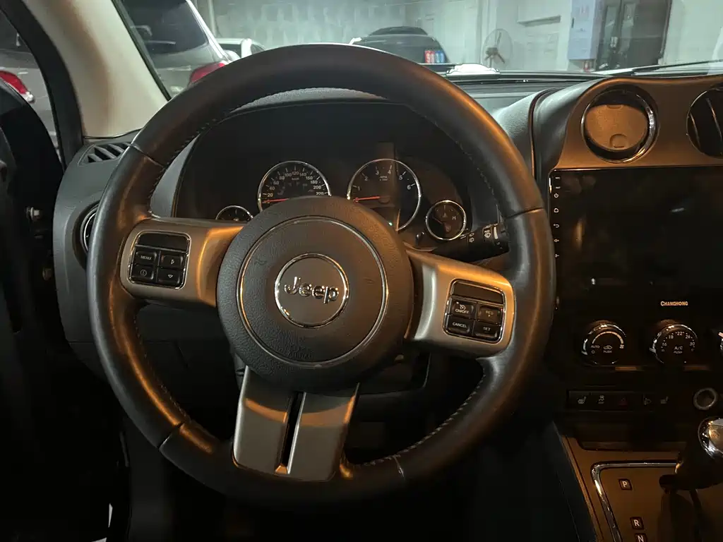 Jeep Compass (Import) — миниатюра 14