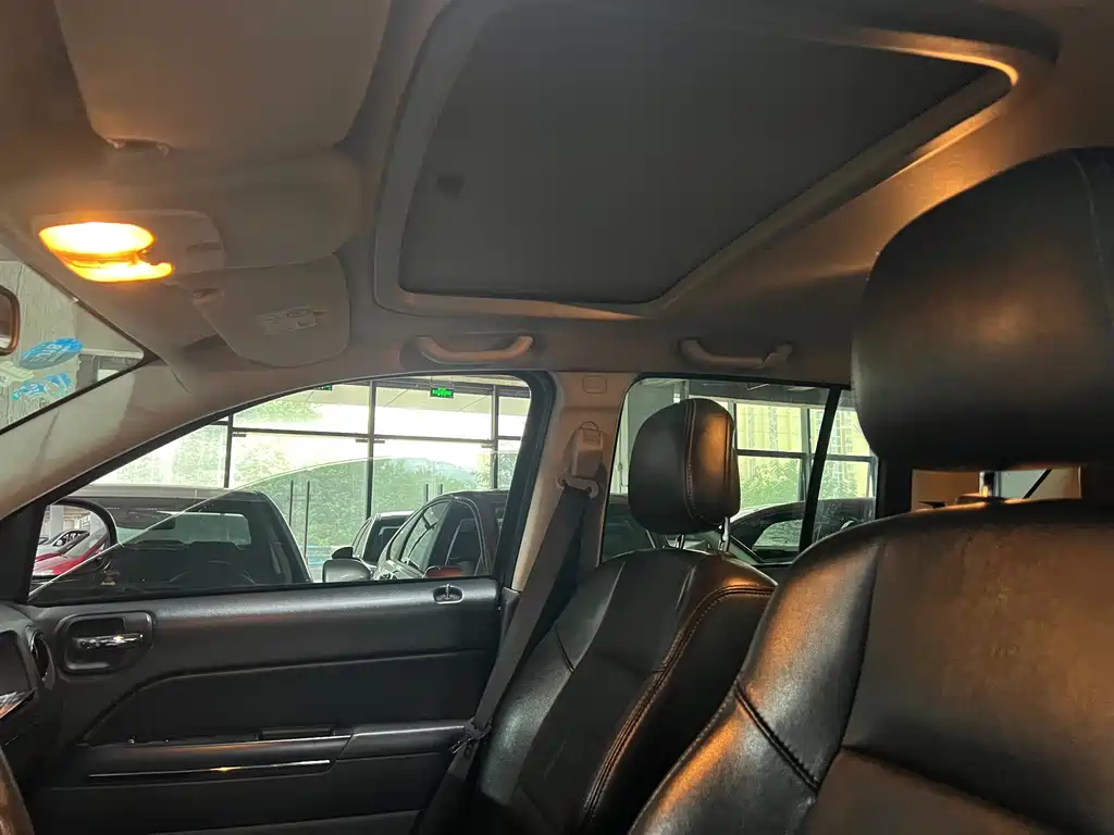 Jeep Compass (Import) — миниатюра 16