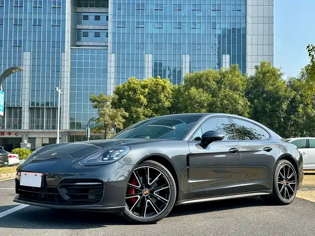 PORSCHE PANAMERA