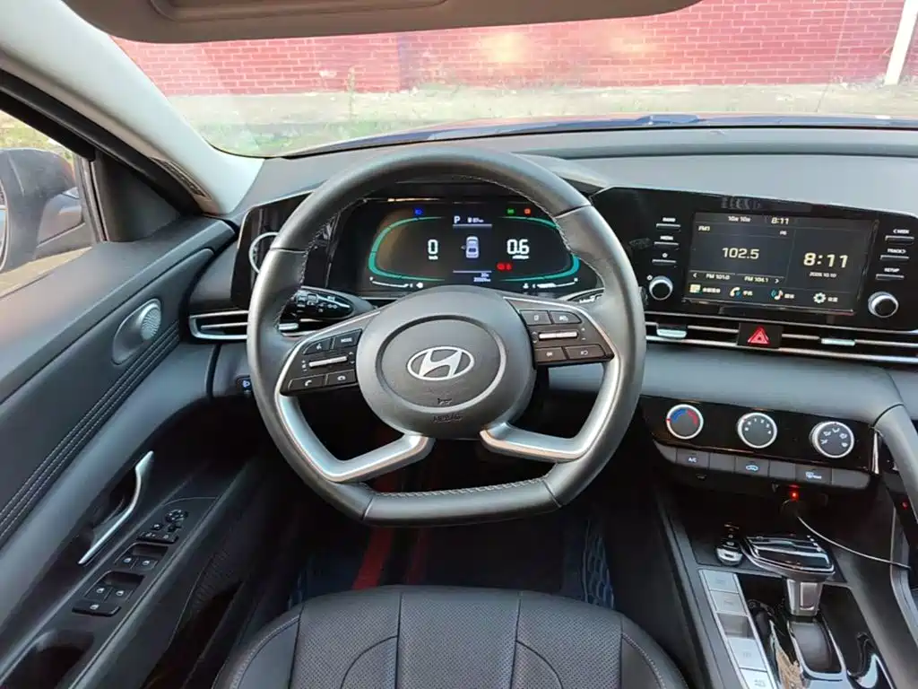 Hyundai Elantra — миниатюра 11