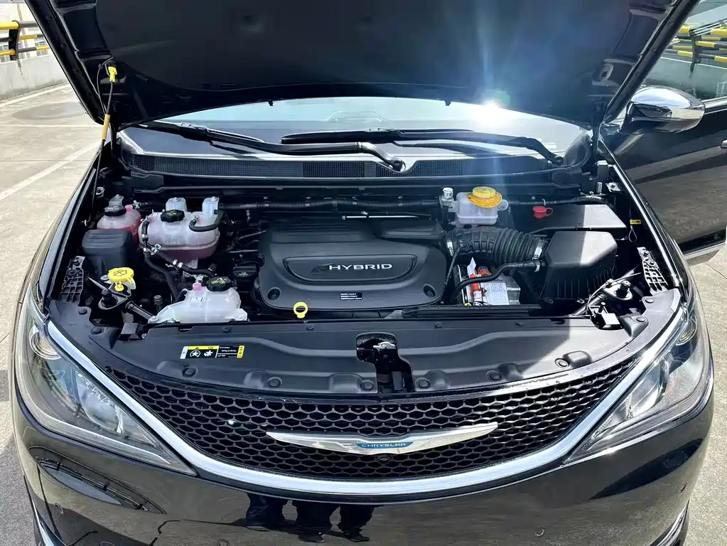 Chrysler Grand Voyager PHEV (Import) — миниатюра 21