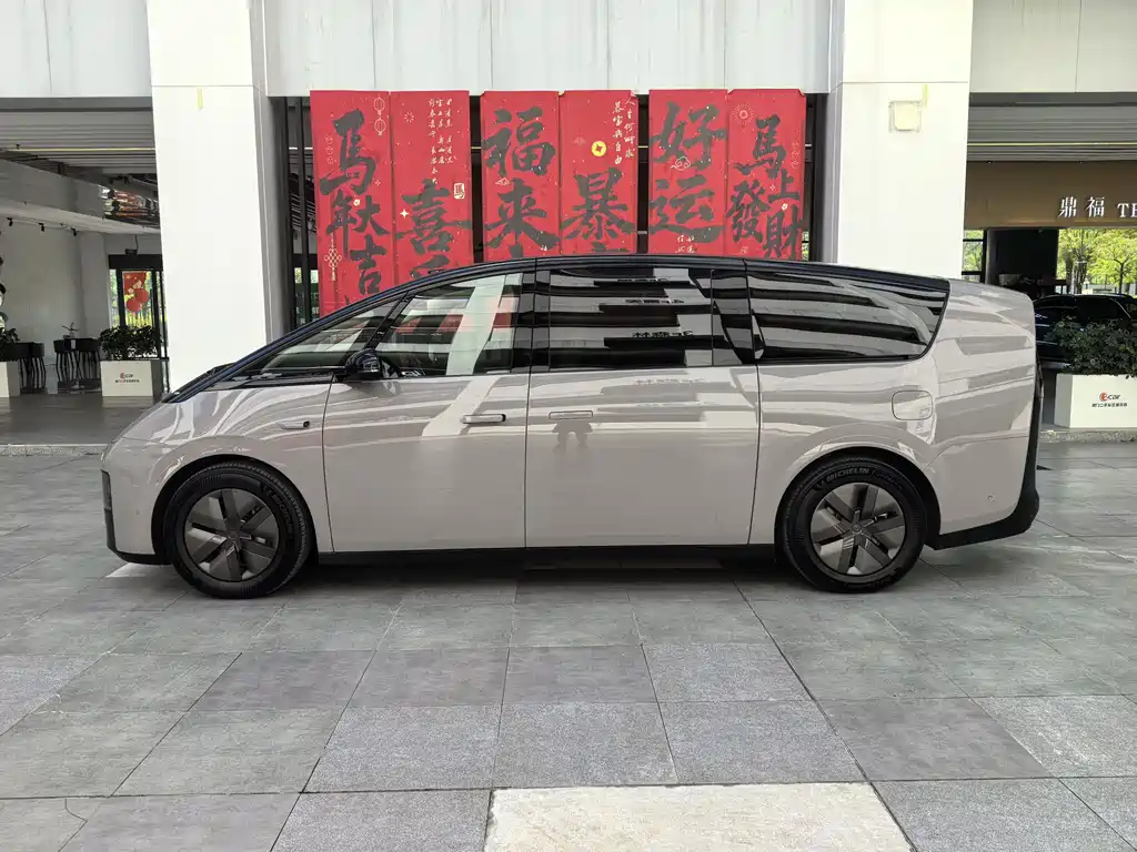 Li Auto MEGA 2025 Ultra