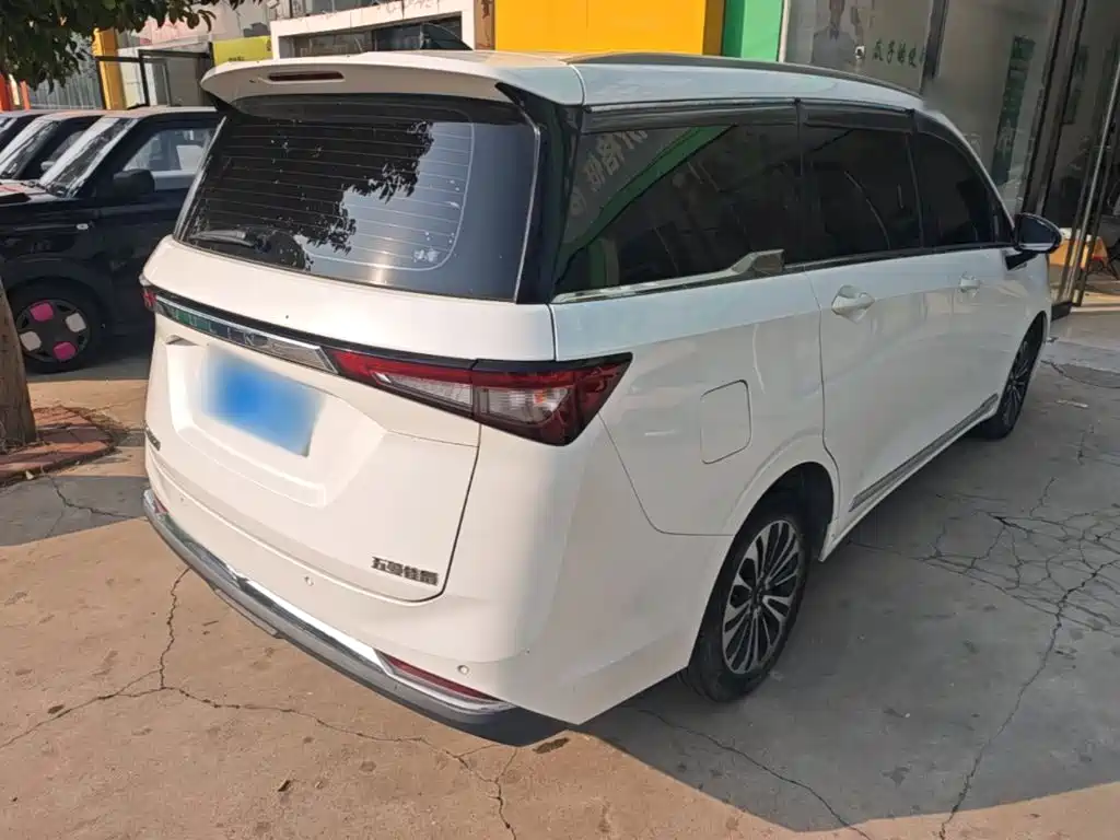 Wuling Jiachen — миниатюра 7