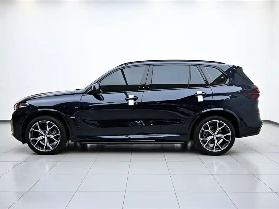 BMW X5 2023 xDrive 30Li Premium M Sport
