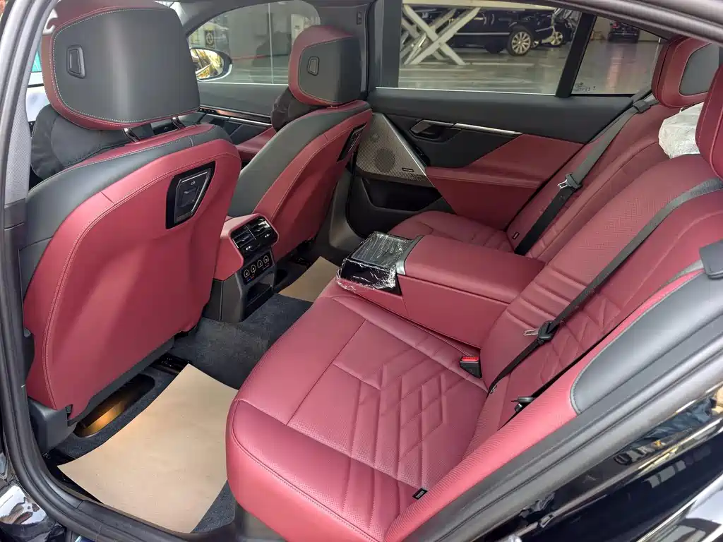 BMW 5 Series — миниатюра 9