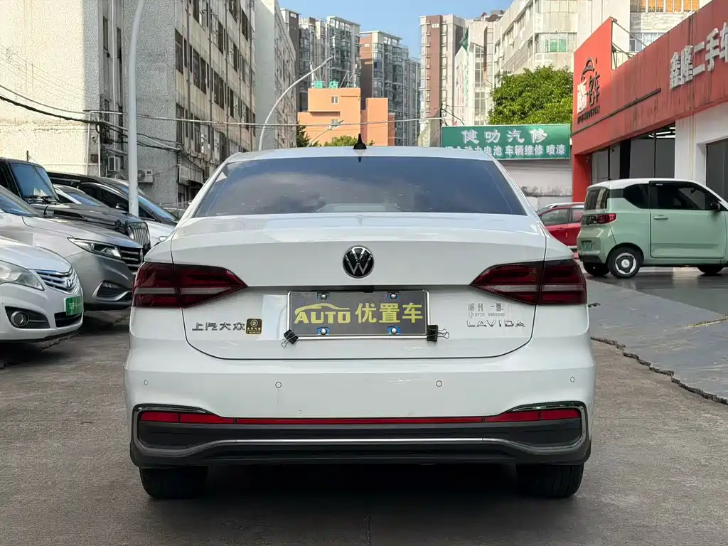 Volkswagen Lavida — миниатюра 4