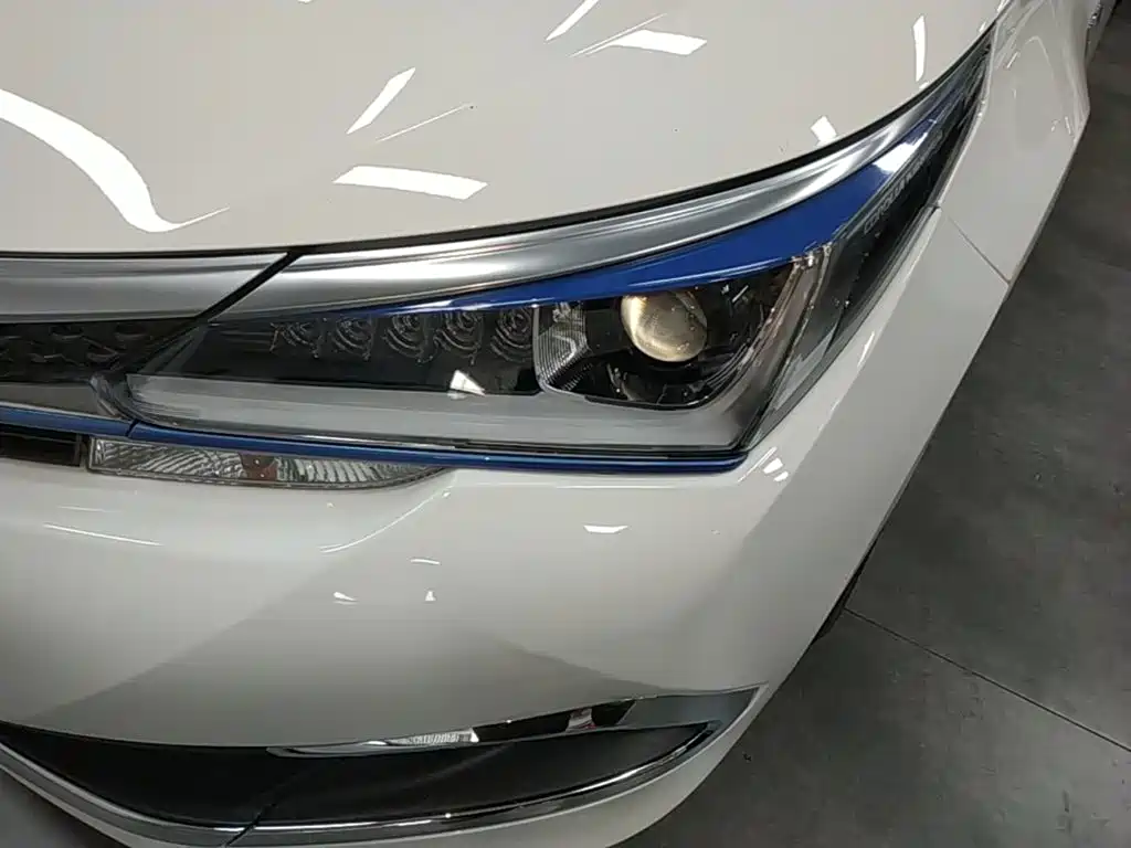 Toyota Corolla Hybrid — миниатюра 24