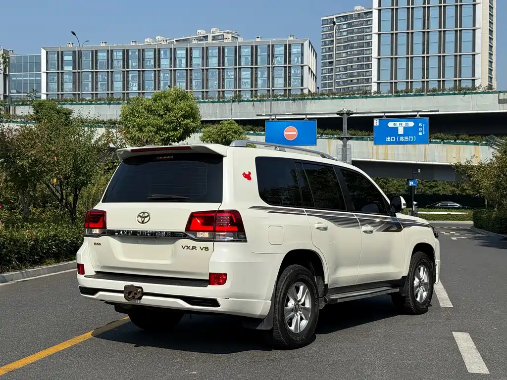 Toyota Land Cruiser — миниатюра 5