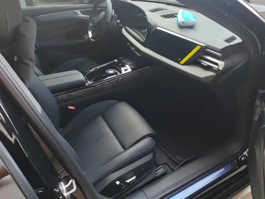 Audi A6L 2026 2.0T Premium