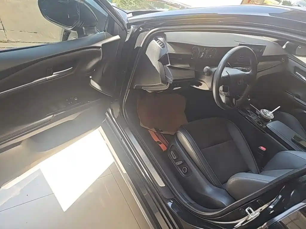 Toyota Camry — миниатюра 16