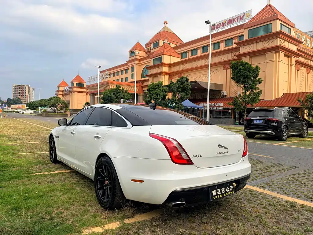 Jaguar XJ — миниатюра 17