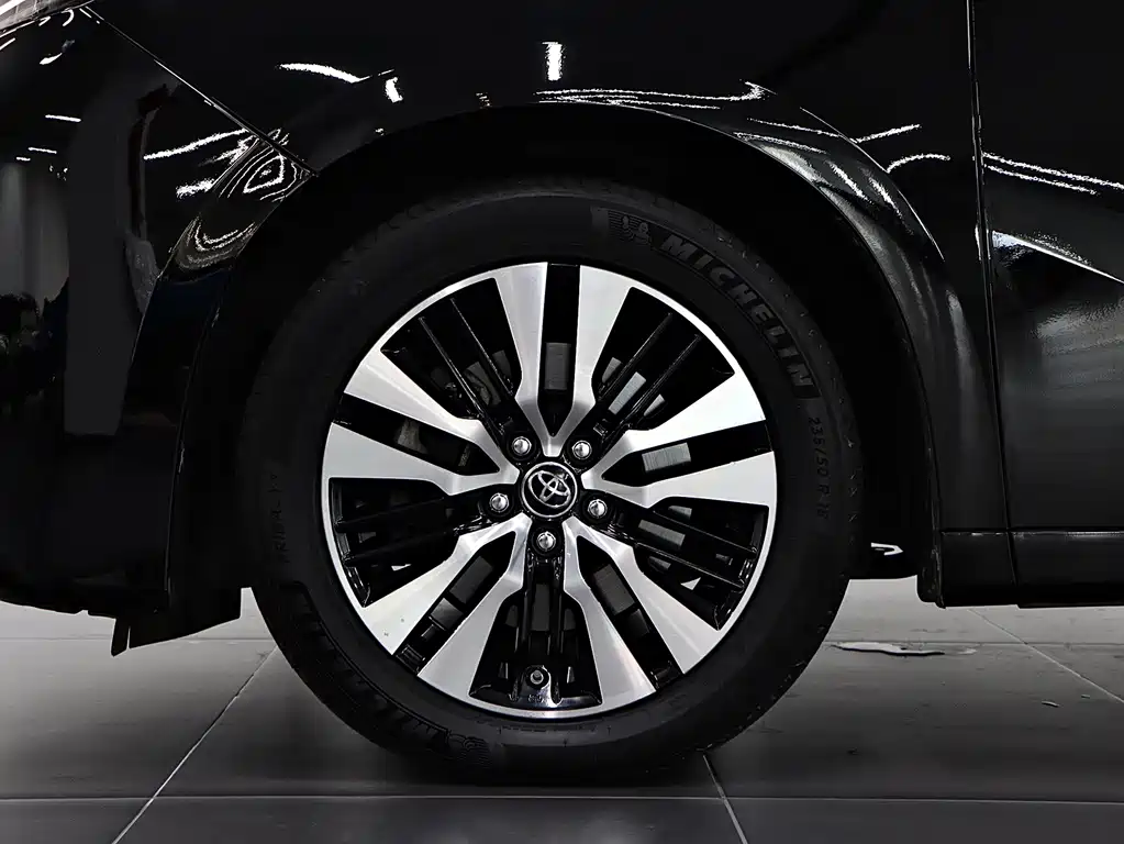 Toyota Alphard — миниатюра 8