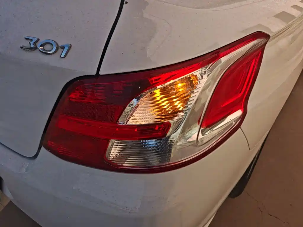 Peugeot 301 — миниатюра 8