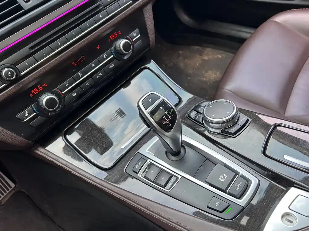 BMW 5 Series — миниатюра 5